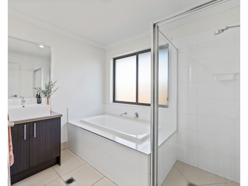 11 Lyam Place, Eimeo QLD 4740