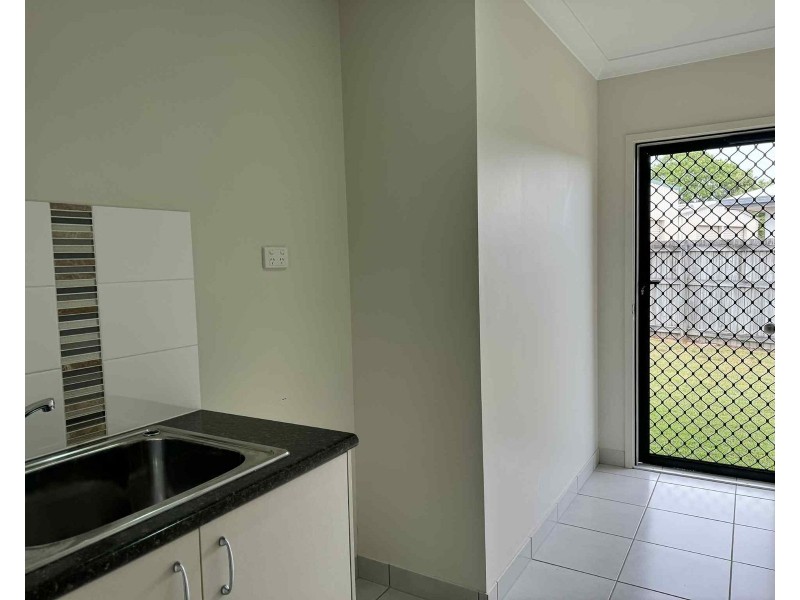 1/22 Pacific Avenue, Sarina QLD 4737
