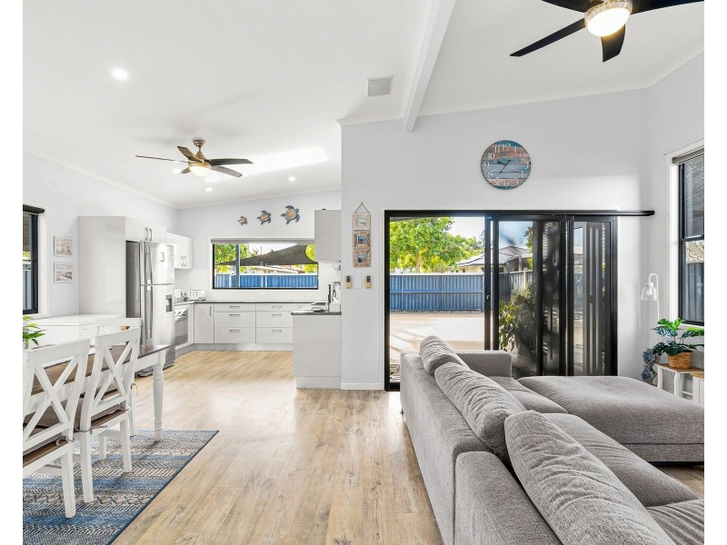 9 Jennifer Court, Bucasia QLD 4750