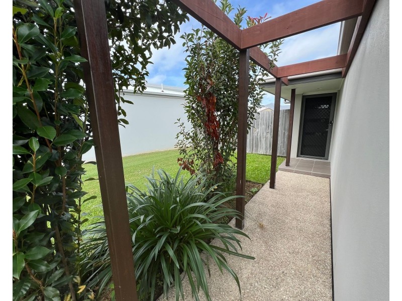 2/41 Primavera Boulevard, Beaconsfield QLD 4740