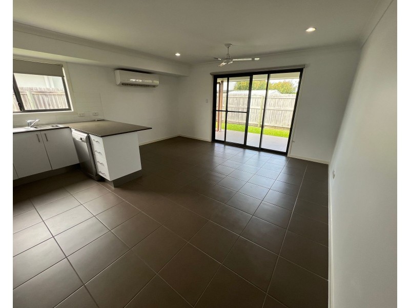 2/41 Primavera Boulevard, Beaconsfield QLD 4740