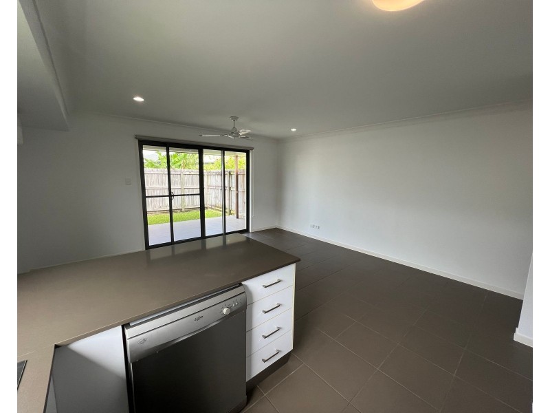 2/41 Primavera Boulevard, Beaconsfield QLD 4740