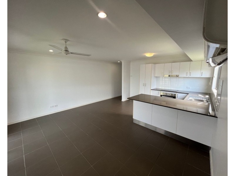 2/41 Primavera Boulevard, Beaconsfield QLD 4740