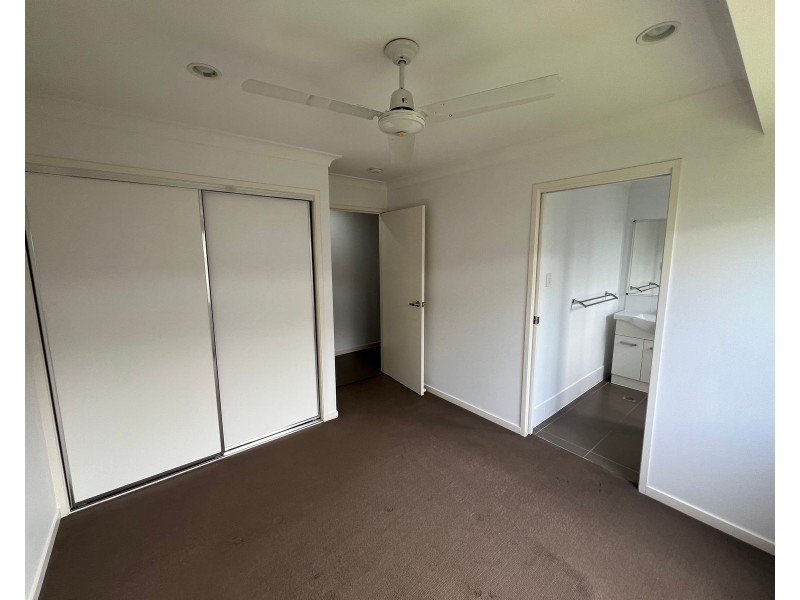 2/41 Primavera Boulevard, Beaconsfield QLD 4740