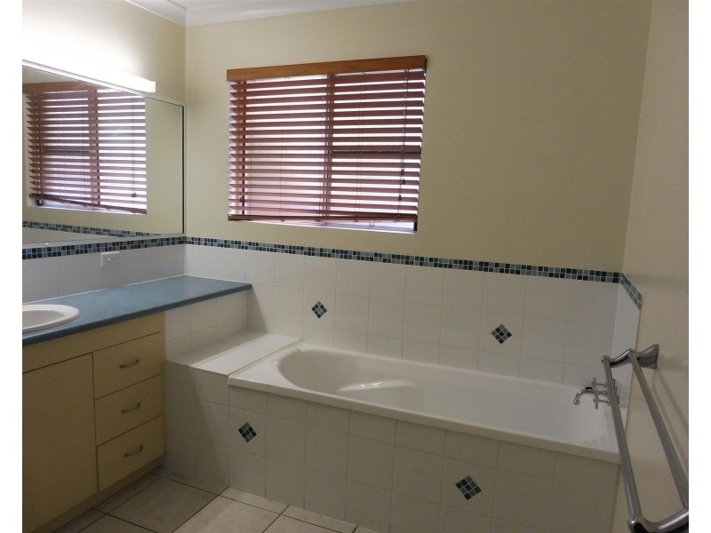138 Waverley Street, Bucasia QLD 4750