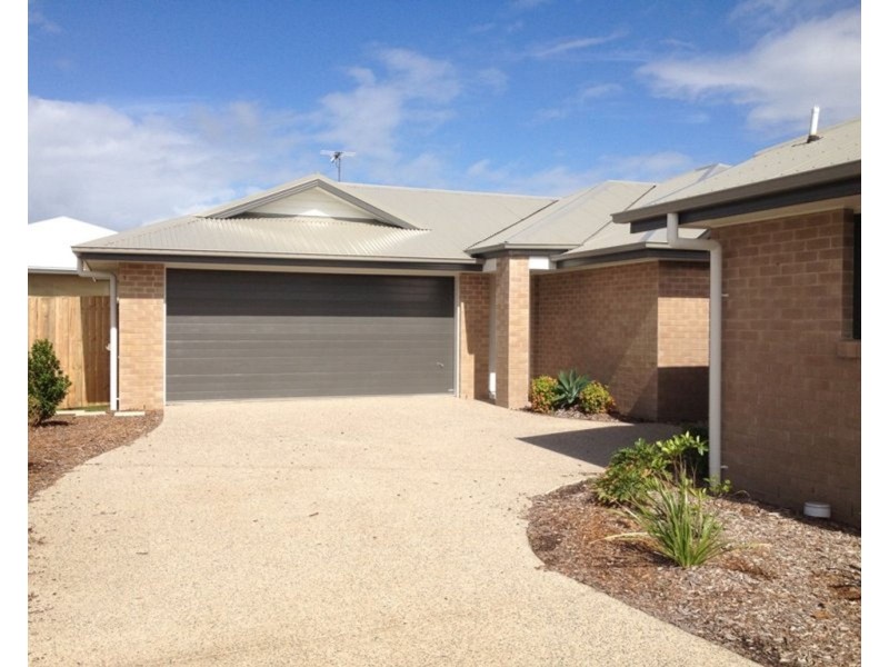 2/13 Moreton Drive, Rural View QLD 4740