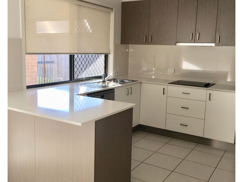 2/13 Moreton Drive, Rural View QLD 4740