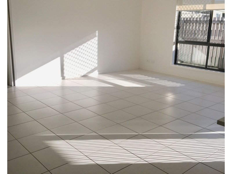 2/13 Moreton Drive, Rural View QLD 4740