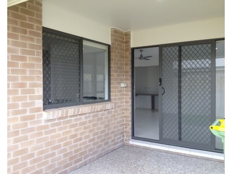 2/13 Moreton Drive, Rural View QLD 4740
