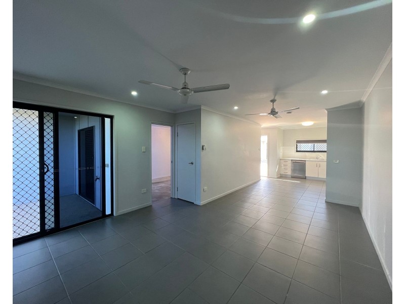 2/2 Makybe Diva Drive, Ooralea QLD 4740