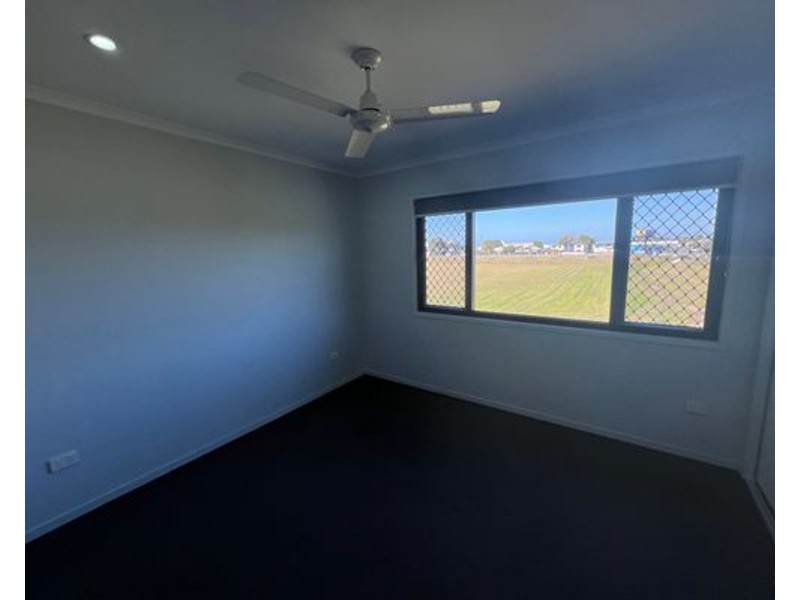 2/2 Makybe Diva Drive, Ooralea QLD 4740