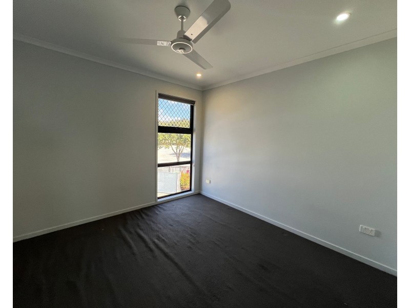 2/2 Makybe Diva Drive, Ooralea QLD 4740
