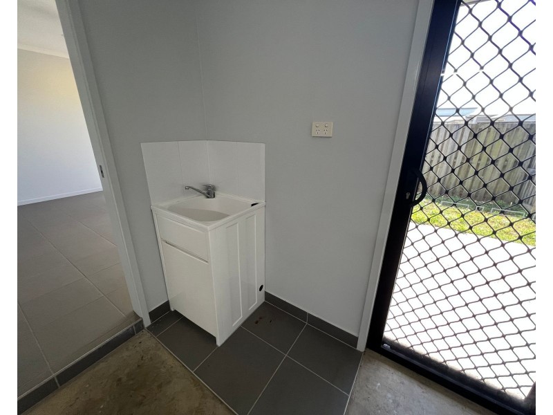 2/2 Makybe Diva Drive, Ooralea QLD 4740