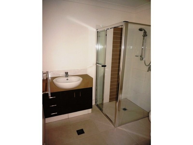 2/15 Moreton Drive, Rural View QLD 4740