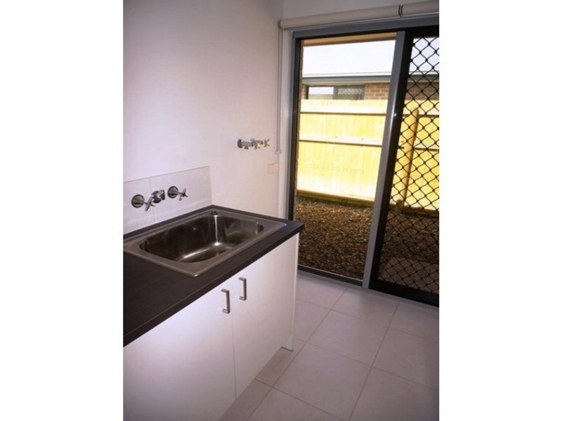 2/15 Moreton Drive, Rural View QLD 4740