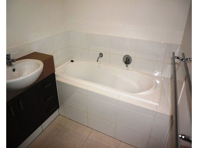 2/15 Moreton Drive, Rural View QLD 4740