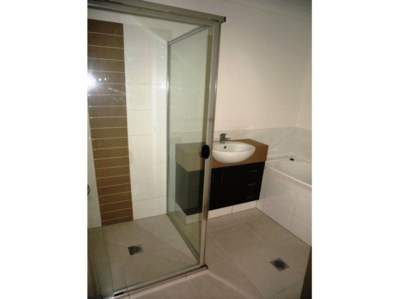 2/15 Moreton Drive, Rural View QLD 4740