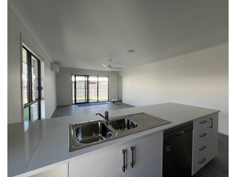 31 Donovan Street, Blacks Beach QLD 4740