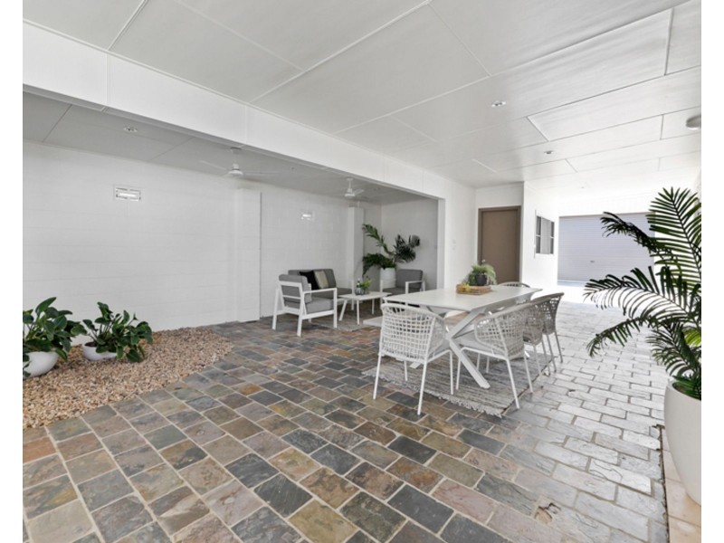 16 Kemp Street, Bucasia QLD 4750