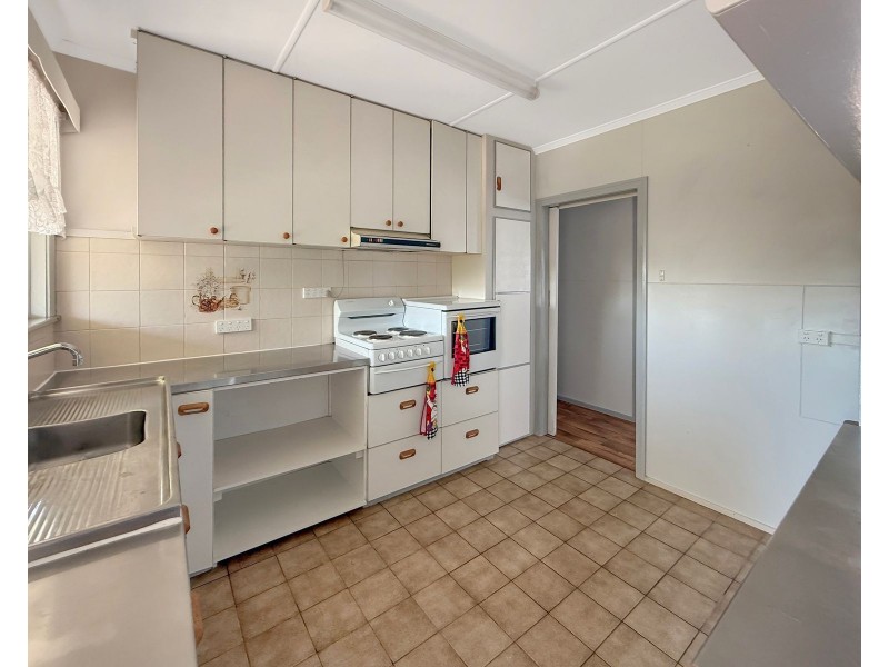 21 Place Avenue, Sarina QLD 4737