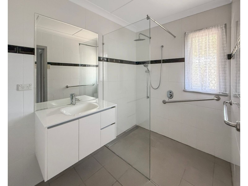 21 Place Avenue, Sarina QLD 4737