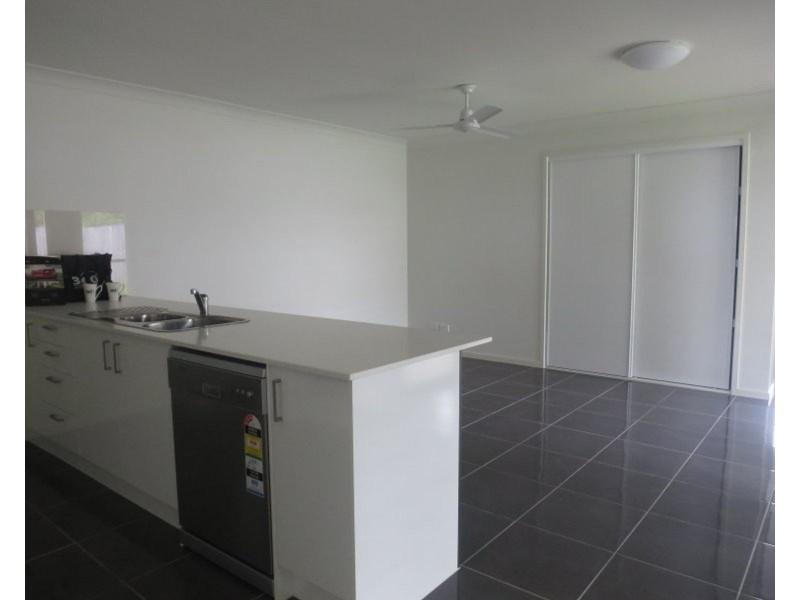 2/6 Lyam Place, Eimeo QLD 4740