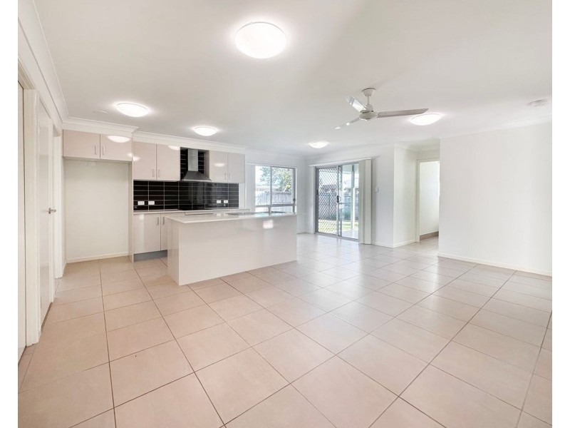 2/2 Michigan Way, Andergrove QLD 4740