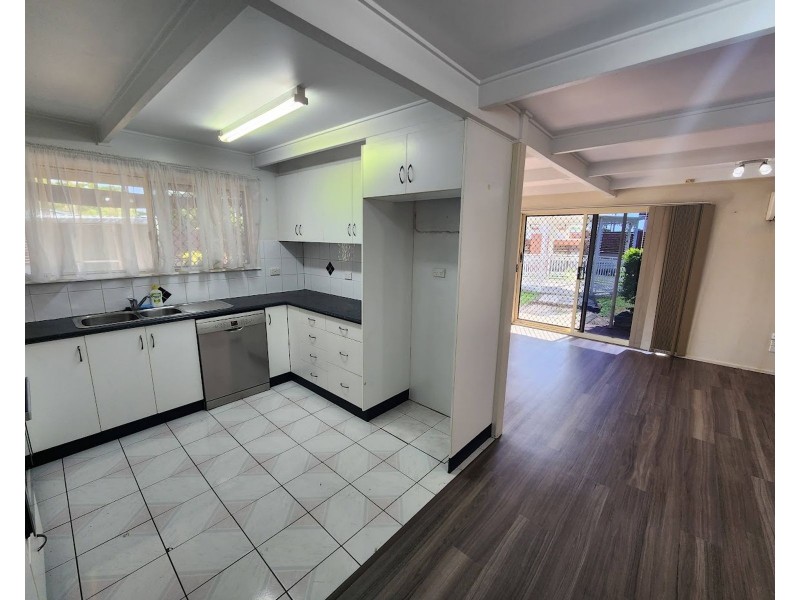 2 MAPLE DRIVE, Andergrove QLD 4740