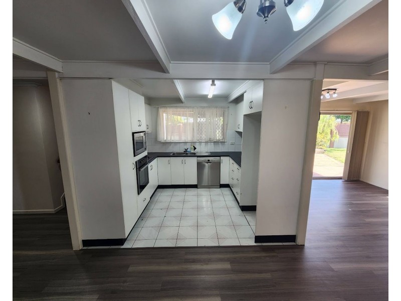 2 MAPLE DRIVE, Andergrove QLD 4740