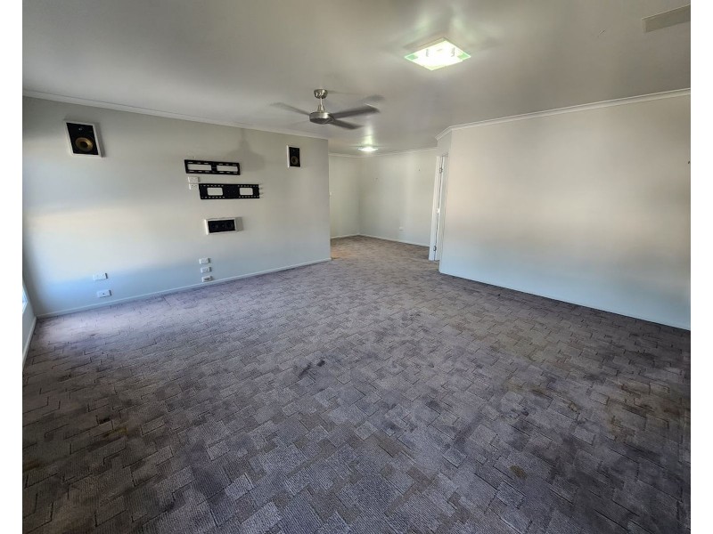 2 MAPLE DRIVE, Andergrove QLD 4740