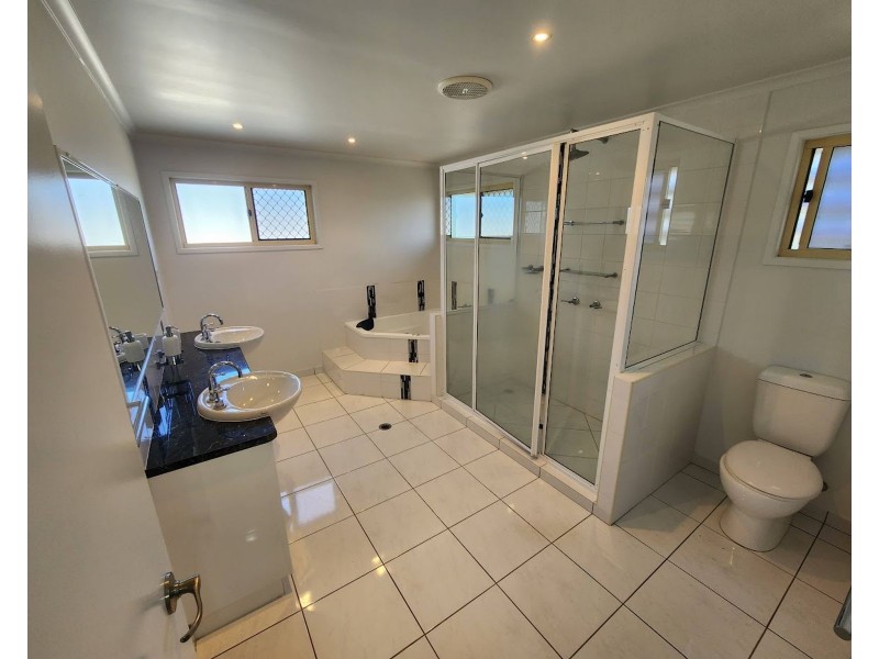2 MAPLE DRIVE, Andergrove QLD 4740