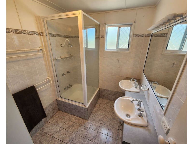 2 MAPLE DRIVE, Andergrove QLD 4740