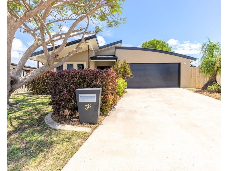 38 Whitehaven Drive, Blacks Beach QLD 4740