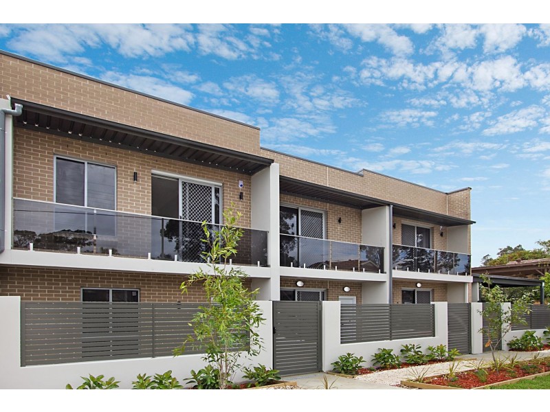 2/27 Carinya Road, Girraween NSW 2145