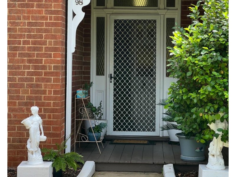 98 Warne Street, Wellington NSW 2820