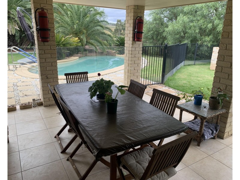 36 PHIPPS DRIVE, Meringandan West QLD 4352