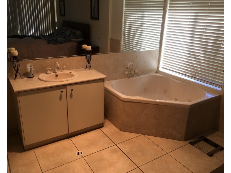 36 PHIPPS DRIVE, Meringandan West QLD 4352