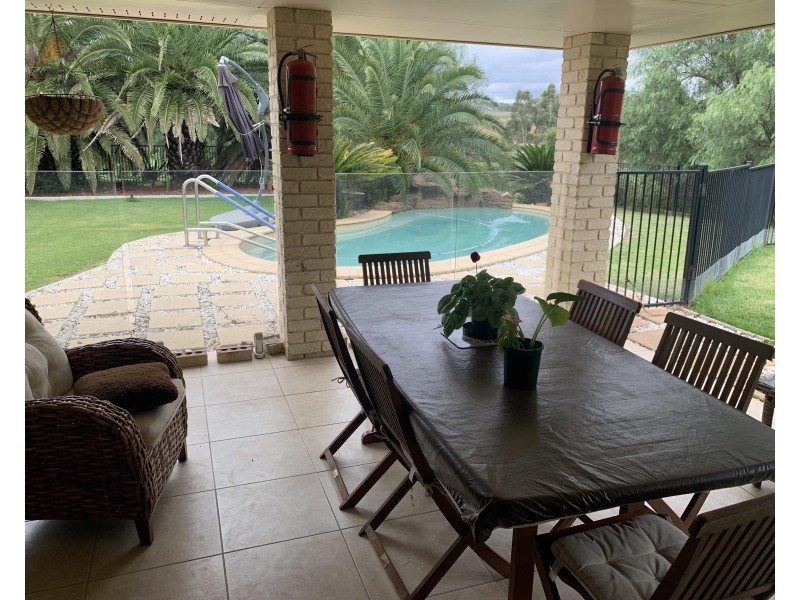 36 PHIPPS DRIVE, Meringandan West QLD 4352