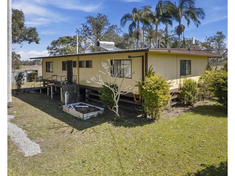 547 Beachmere Road, Beachmere QLD 4510
