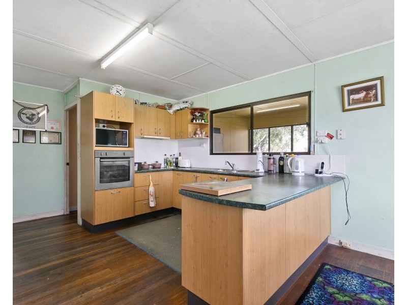 547 Beachmere Road, Beachmere QLD 4510
