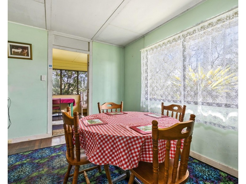 547 Beachmere Road, Beachmere QLD 4510