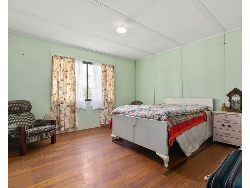 547 Beachmere Road, Beachmere QLD 4510