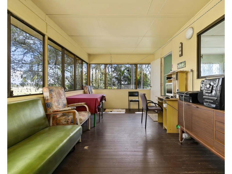 547 Beachmere Road, Beachmere QLD 4510