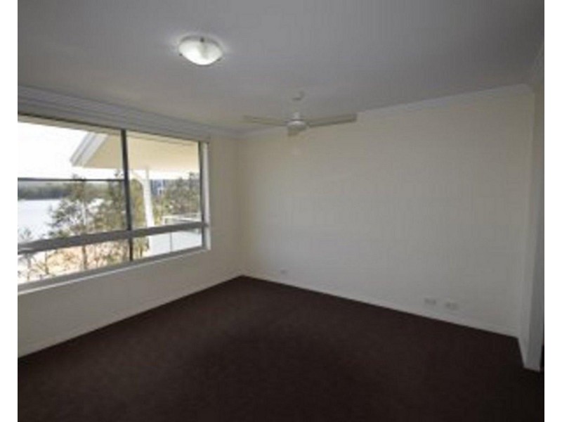 29/1 Lakefront Crescent, Varsity Lakes QLD 4227