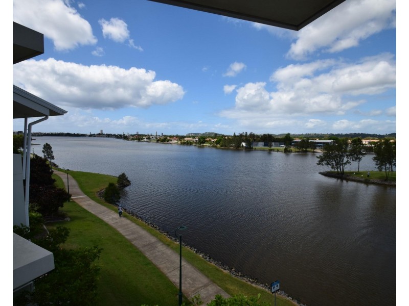 29/1 Lakefront Crescent, Varsity Lakes QLD 4227