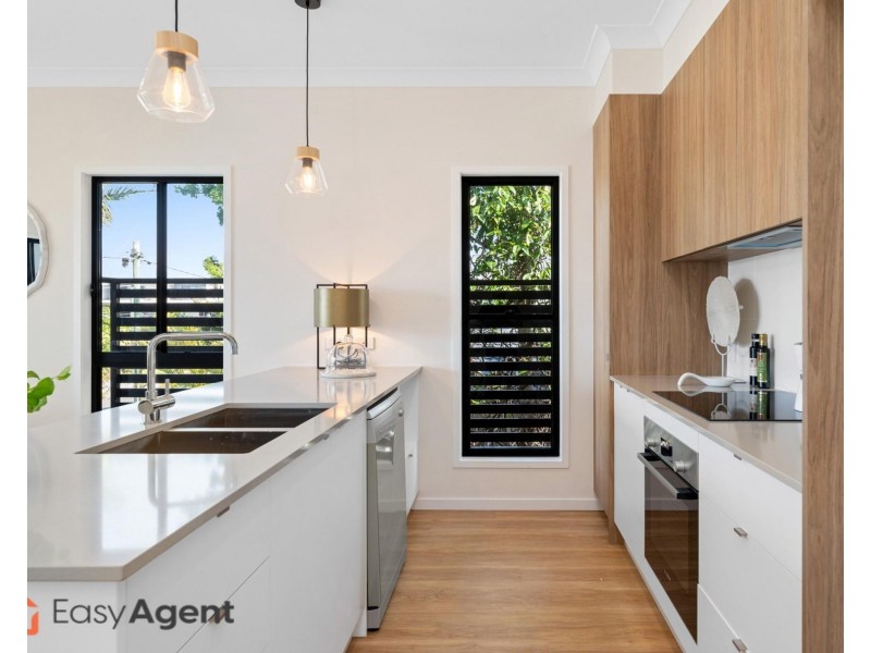 1 – 3/92 Dickenson Street, Carina QLD 4152