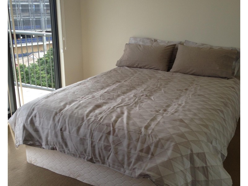 1065/18 Manning Street, Milton QLD 4064