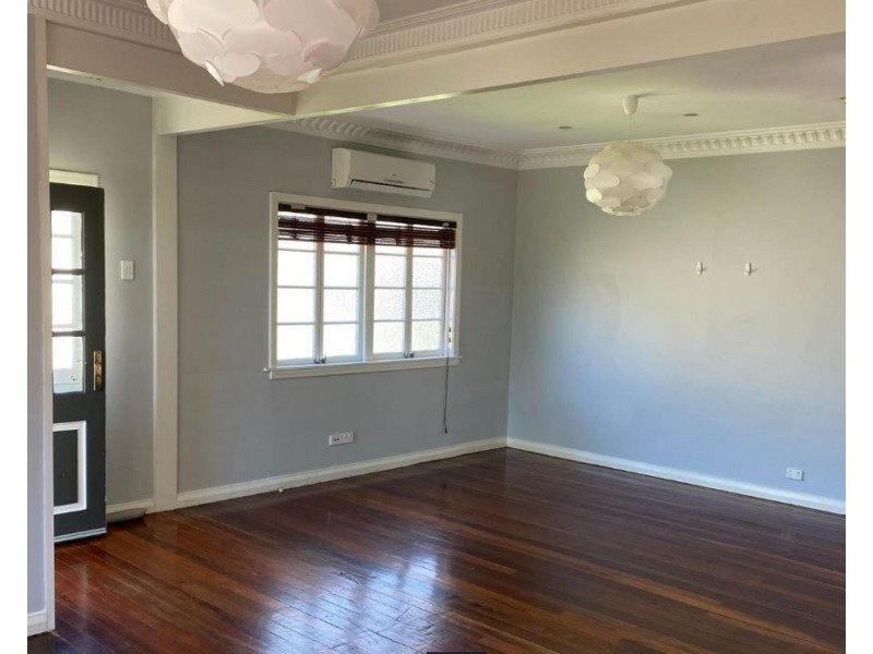 825 OXLEY ROAD, Corinda QLD 4075