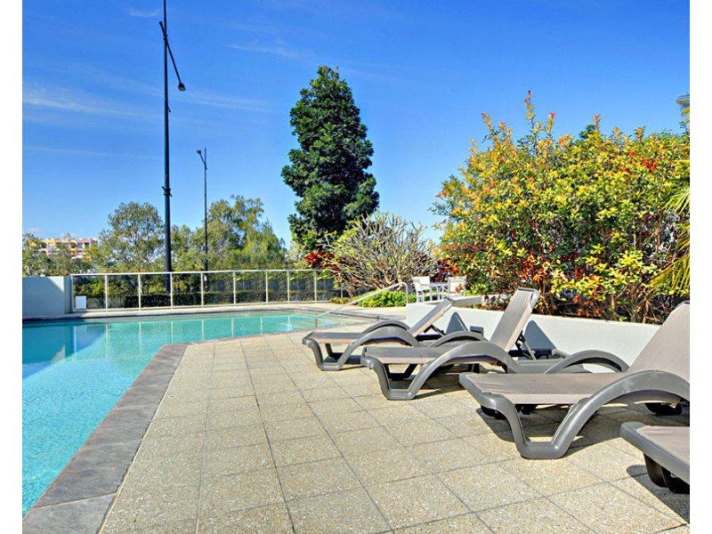 8 Dunmore Tce, Auchenflower QLD 4066