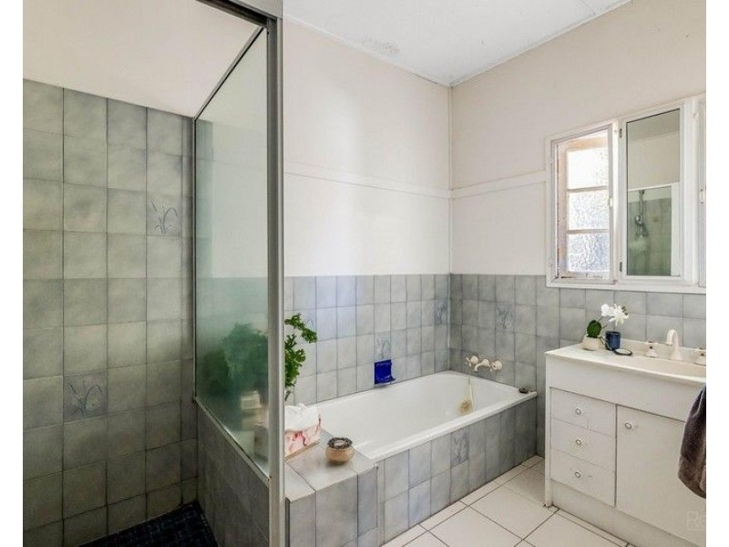 267 West Street, Harristown QLD 4350